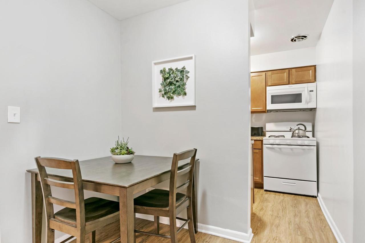 Stunning 1Br Apartment At Center Of Lakeview - Oakdale 211 Чикаго Екстериор снимка